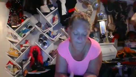 Snapshot of _hitgirly_ chatting on May 7, 4:18 am _hitgirly_ online show from May 7, 4:18 am