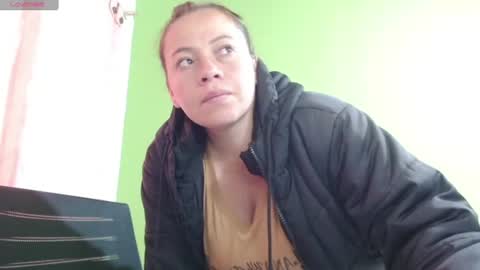 Snapshot of _honey1_ chatting on June 13, 10:57 am Honey online show from June 13, 10:57 am