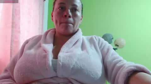 Snapshot of _honey1_ chatting on July 1, 11:12 am Honey online show from July 1, 11:12 am