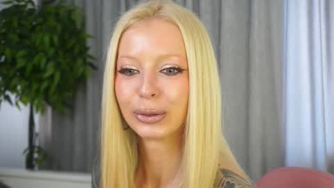 Lana online show from March 4, 8:09 am