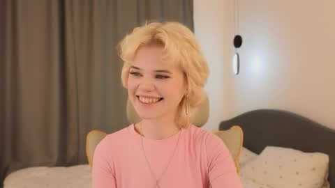 Alisha online show from June 4, 1:06 pm