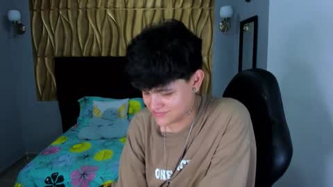 Snapshot of _ian_sweet chatting on November 23, 7:35 pm ian online show from November 23, 7:35 pm