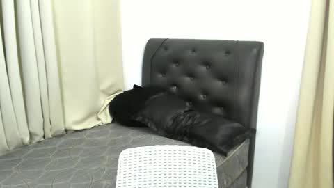 yanie online show from November 30, 5:17 pm