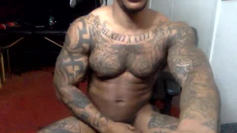 Snapshot of _infamous_ chatting on January 16, 8:36 pm Tatted34 aka PimpDaddy SlickDick online show from January 16, 8:36 pm