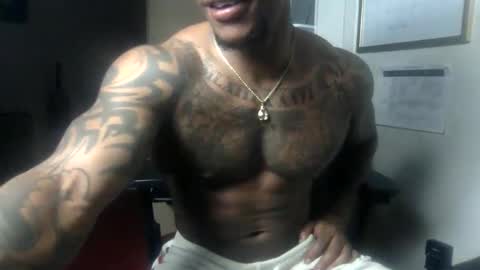 Snapshot of _infamous_ chatting on March 31, 4:57 am Tatted34 aka PimpDaddy SlickDick online show from March 31, 4:57 am