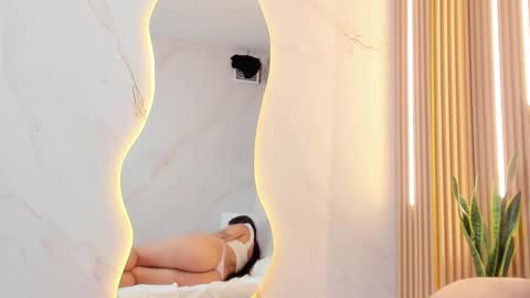 _iris_evans online show from October 18, 3:35 pm