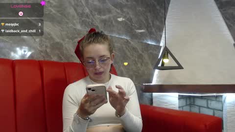 Isa online show from March 6, 2:18 pm