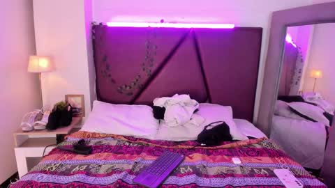 Isa online show from January 7, 2:19 pm