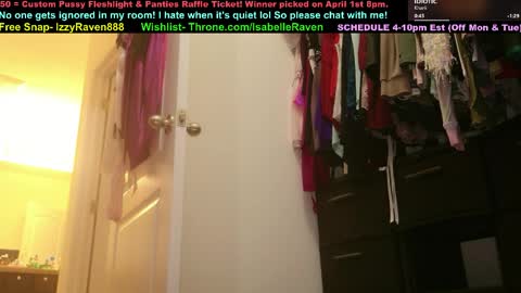 Snapshot of _isabelleraven chatting on April 3, 9:02 pm IsabelleRaven online show from April 3, 9:02 pm