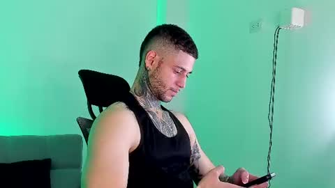 Snapshot of _jamesleandros chatting on July 6, 10:34 pm jeison online show from July 6, 10:34 pm