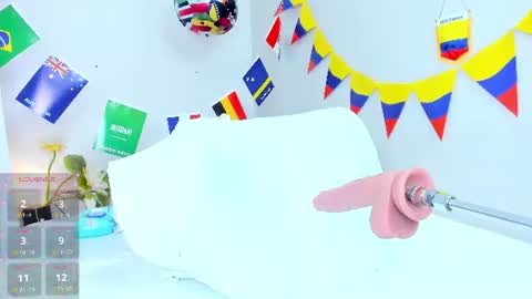 _jasminnee_ online show from June 11, 2:04 pm