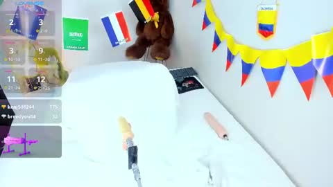 _jasminnee_ online show from July 11, 6:10 pm