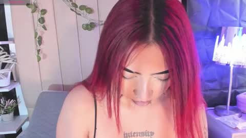 Mia online show from January 14, 3:39 pm