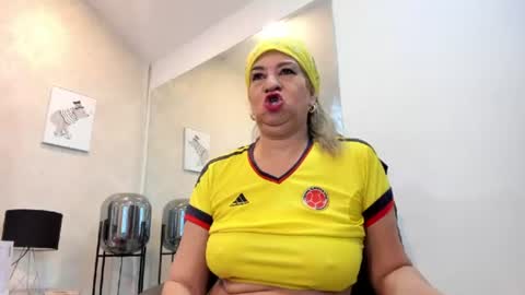 _johnson_alana online show from July 3, 1:28 pm