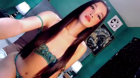 Snapshot of _juicylexie_ chatting on June 11, 5:38 am lexie online show from June 11, 5:38 am