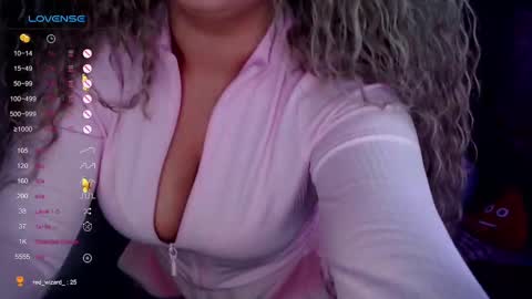 _just_a_queen_3 online show from February 12, 5:58 pm