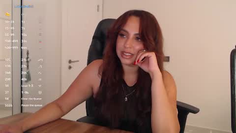 Snapshot of _just_a_queen_3 chatting on June 11, 5:44 pm _just_a_queen_3 online show from June 11, 5:44 pm