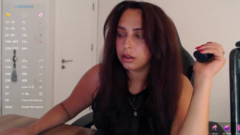 Snapshot of _just_a_queen_3 chatting on June 25, 5:28 pm _just_a_queen_3 online show from June 25, 5:28 pm