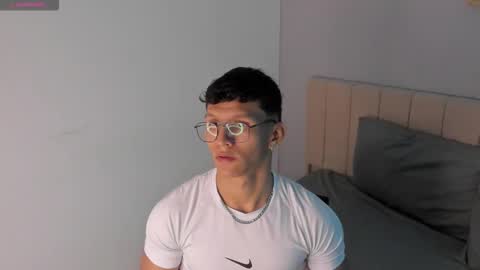 Snapshot of _justin_andrew1 chatting on February 5, 4:28 am justin online show from February 5, 4:28 am