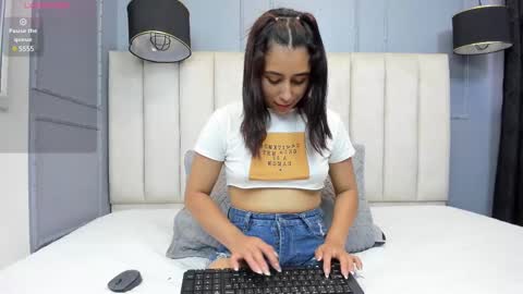 Snapshot of _karla_brunette_ chatting on March 1, 7:26 pm Amanda online show from March 1, 7:26 pm