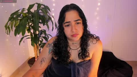 Snapshot of _kat_1 chatting on April 8, 12:16 pm online show from April 8, 12:16 pm
