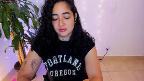 Snapshot of _kat_1 chatting on April 19, 12:59 pm online show from April 19, 12:59 pm
