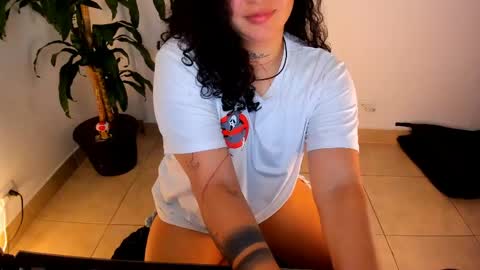 Snapshot of _kat_1 chatting on May 1, 11:37 am online show from May 1, 11:37 am