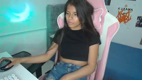 Snapshot of _kendall_jones chatting on January 23, 2:55 am _kendall_jones online show from January 23, 2:55 am