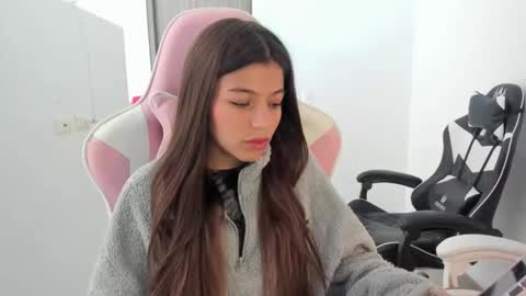 khloe sweet online show from October 18, 1:12 pm