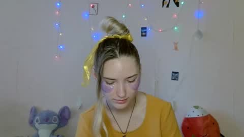 _kikiclark_ online show from September 10, 7:19 am