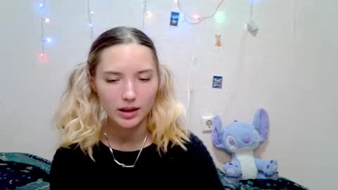 _kikiclark_ online show from September 24, 8:45 pm