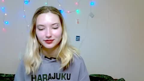 _kikiclark_ online show from September 26, 8:51 am