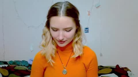 _kikiclark_ online show from October 2, 9:00 pm