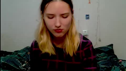 _kikiclark_ online show from October 5, 9:13 pm