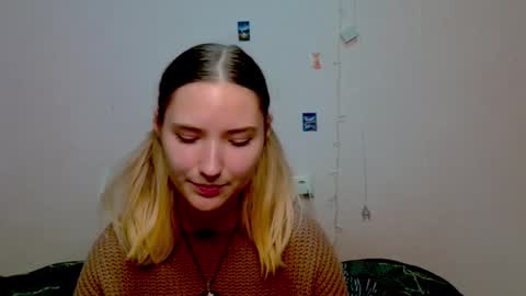 _kikiclark_ online show from October 8, 8:17 pm