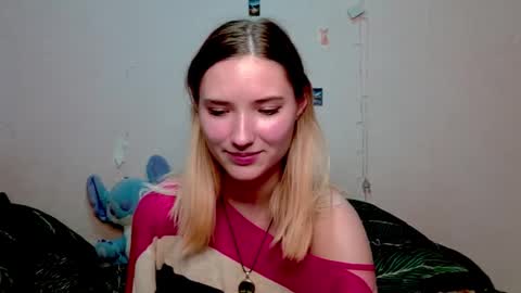 _kikiclark_ online show from October 11, 7:56 pm