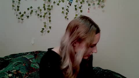 _kikiclark_ online show from October 29, 9:05 pm