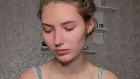 _kikiclark_ online show from August 8, 7:38 pm