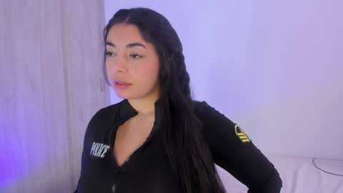 _kimtorres_1 online show from May 10, 4:12 pm