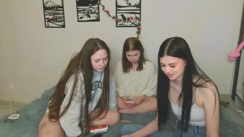 Molly   Emily online show from March 12, 1:40 pm