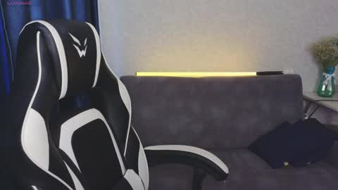 Snapshot of _kirieshka chatting on May 4, 1:29 pm Molly Emily online show from May 4, 1:29 pm