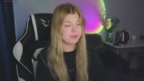 Snapshot of _kirieshka chatting on May 5, 2:08 am Molly Emily online show from May 5, 2:08 am