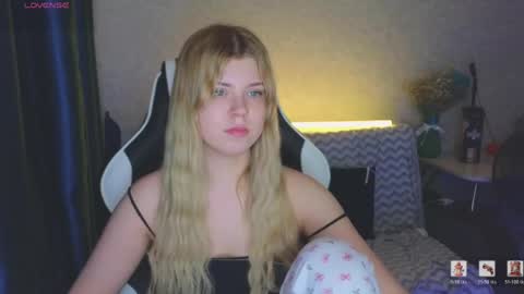 Snapshot of _kirieshka chatting on May 17, 8:38 pm Molly Emily online show from May 17, 8:38 pm