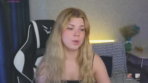 Snapshot of _kirieshka chatting on May 18, 4:46 pm Molly Emily online show from May 18, 4:46 pm