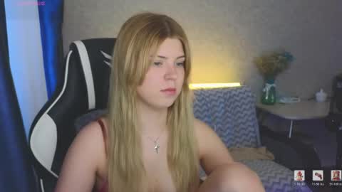 Snapshot of _kirieshka chatting on May 25, 4:46 pm Molly Emily online show from May 25, 4:46 pm
