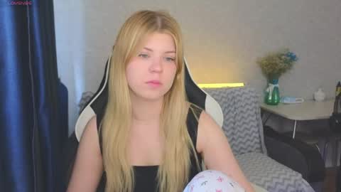 Snapshot of _kirieshka chatting on May 26, 2:35 pm Molly Emily online show from May 26, 2:35 pm