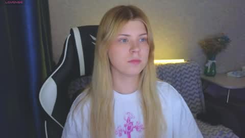 Snapshot of _kirieshka chatting on May 27, 8:28 pm Molly Emily online show from May 27, 8:28 pm