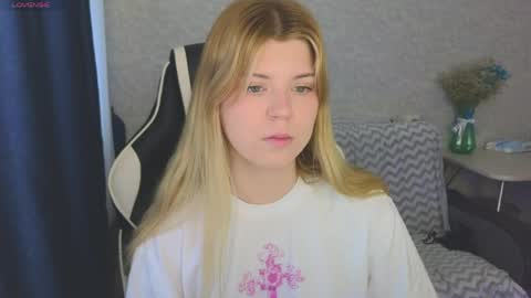 Snapshot of _kirieshka chatting on May 28, 2:36 pm Molly Emily online show from May 28, 2:36 pm
