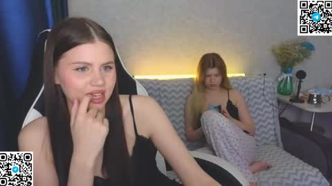 Snapshot of _kirieshka chatting on May 29, 4:38 pm Molly Emily online show from May 29, 4:38 pm