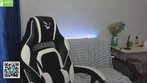 Snapshot of _kirieshka chatting on June 1, 1:35 pm Molly Emily online show from June 1, 1:35 pm